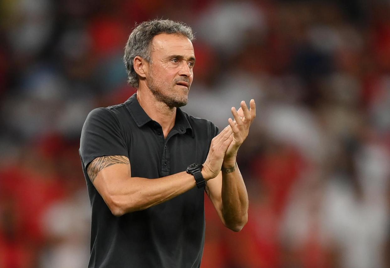 关于巴黎圣日耳曼训练开放日；窗口期更衣室发声引欢呼；德甲在即；心理建设被强调的信息